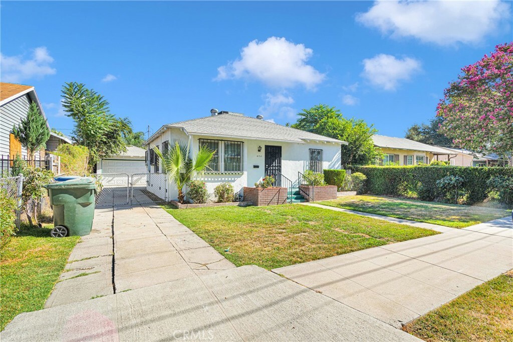 Property Photo:  832 W 27th Street  CA 92405 