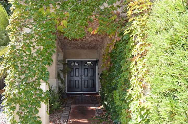 Property Photo: 2818 Edgewood Court CA 93551