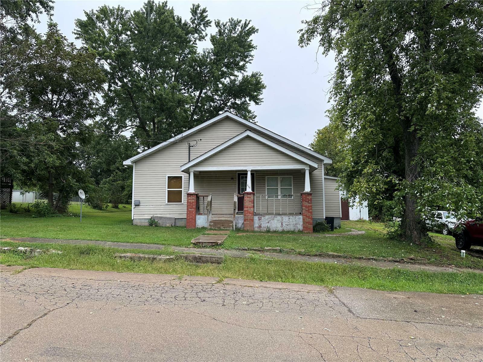 Property Photo:  206 Hickory Street  MO 63601 