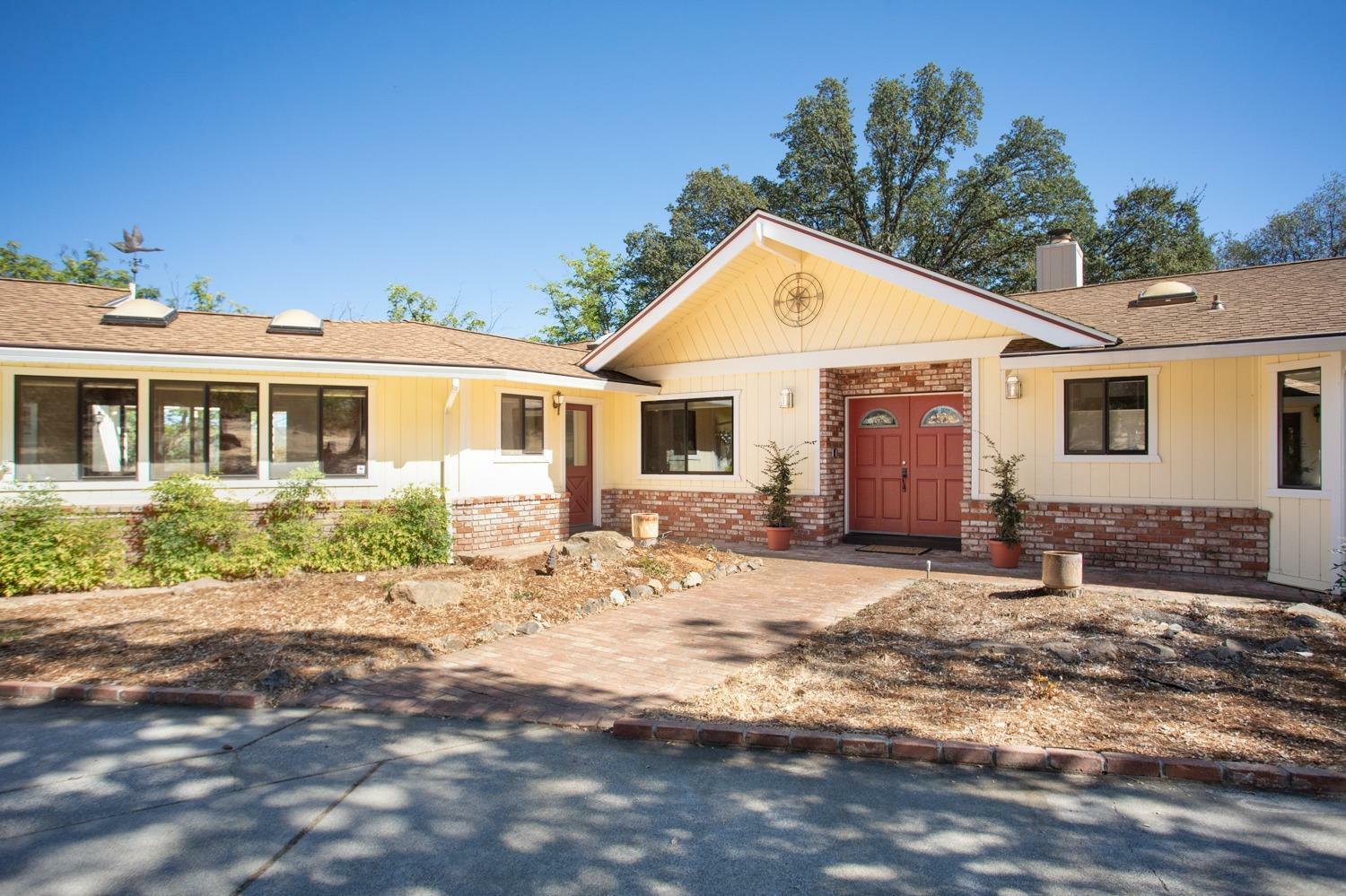 Property Photo:  13710 Oakknoll Court  CA 95946 