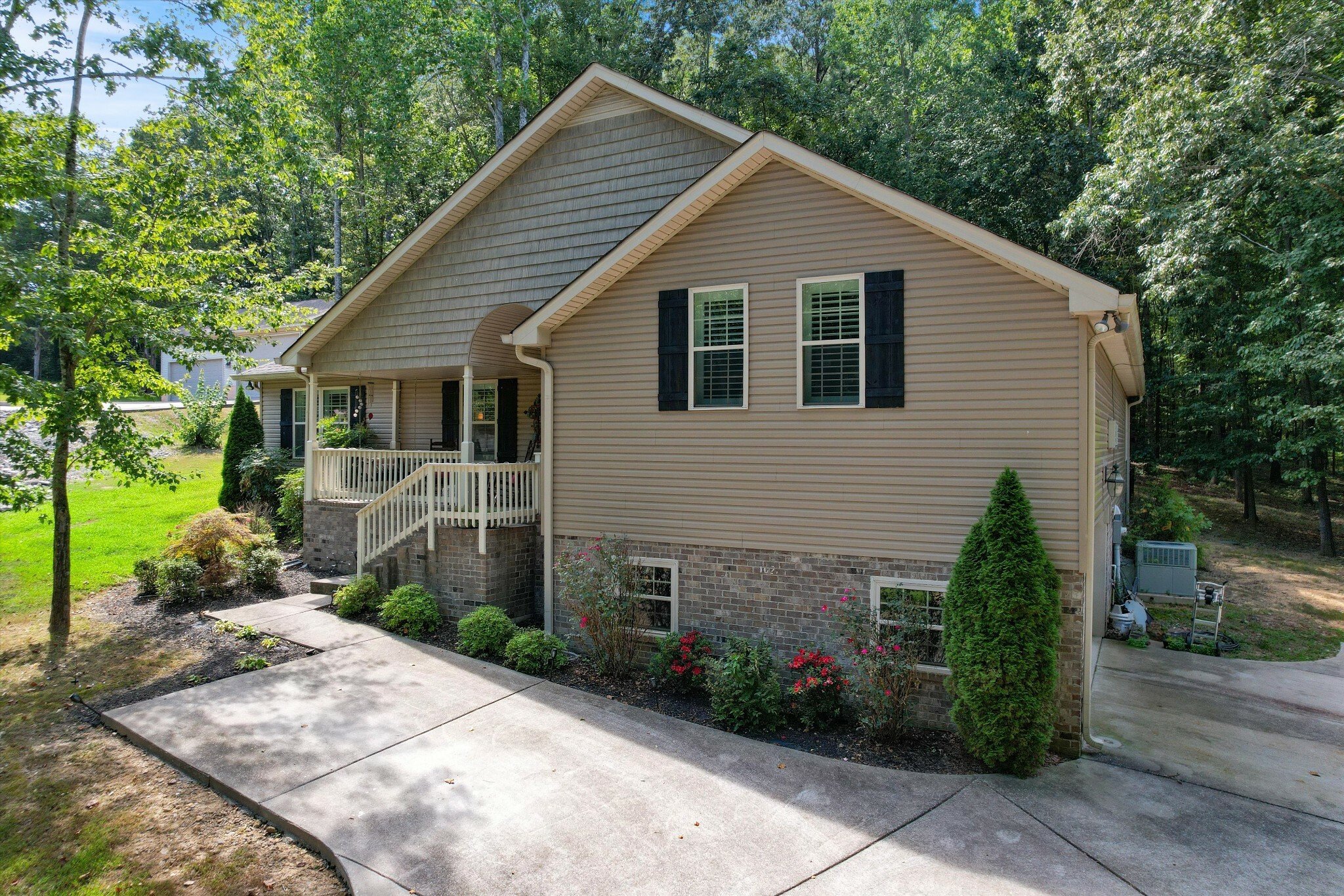 Property Photo:  1021 Goldfinch Trl  TN 37148 