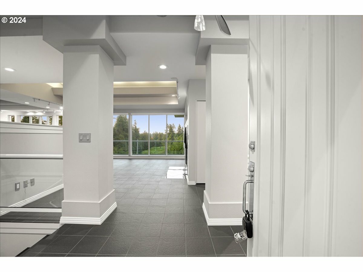 Property Photo: 14400 Uplands Dr OR 97034