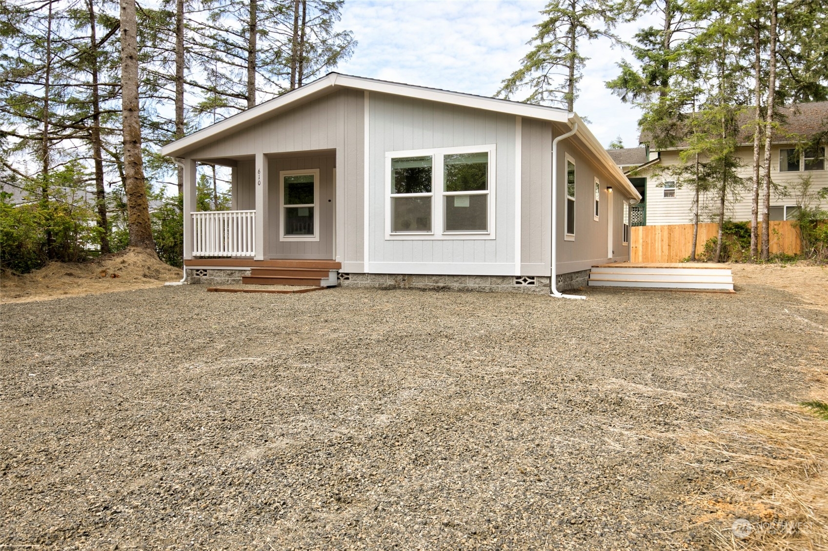 Property Photo:  610 Paradise Court NE  WA 98569 