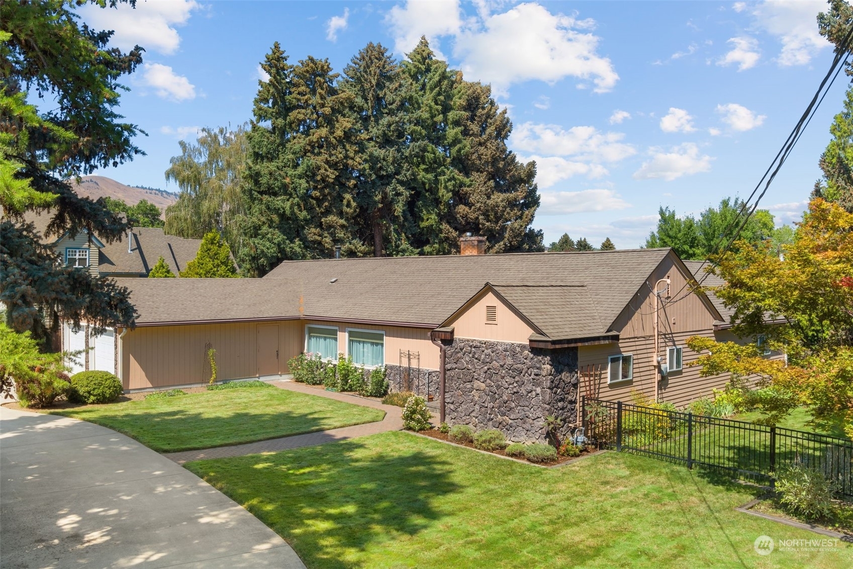 Property Photo:  1316 Orchard Avenue  WA 98801 