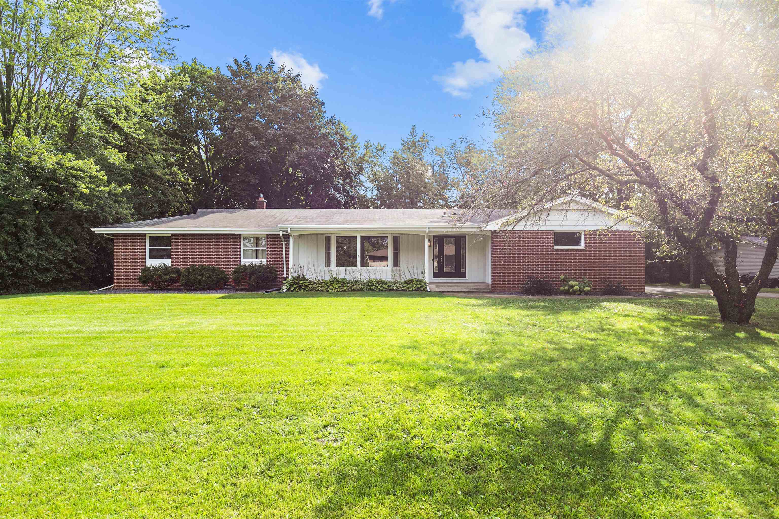 2228 N Olde Casaloma Drive  Appleton WI 54913 photo