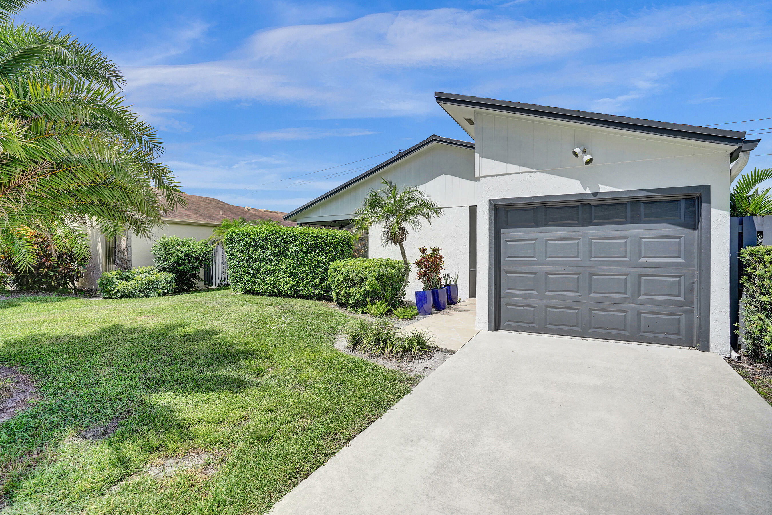 Property Photo:  800 NW 32nd Avenue  FL 33445 