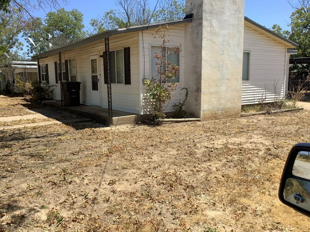 Property Photo:  1007 Bee St  TX 76825 