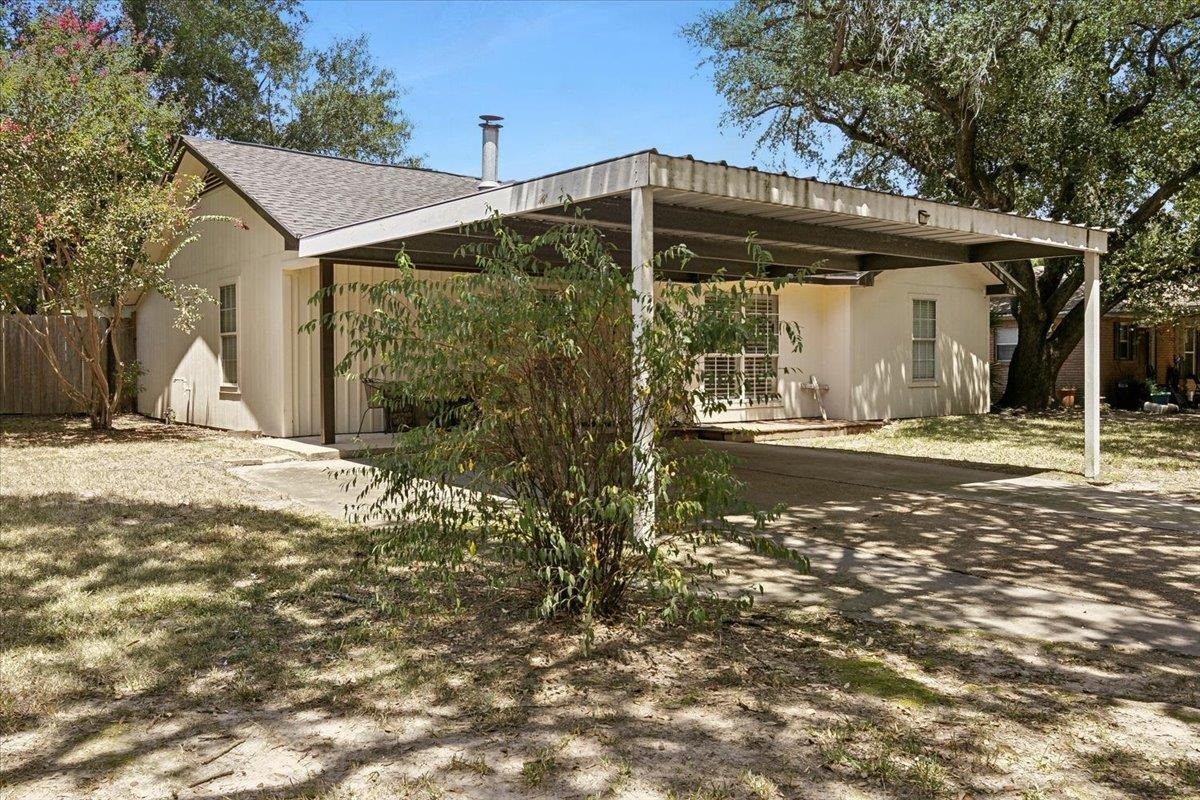 Property Photo:  9 Circle P  TX 77630 