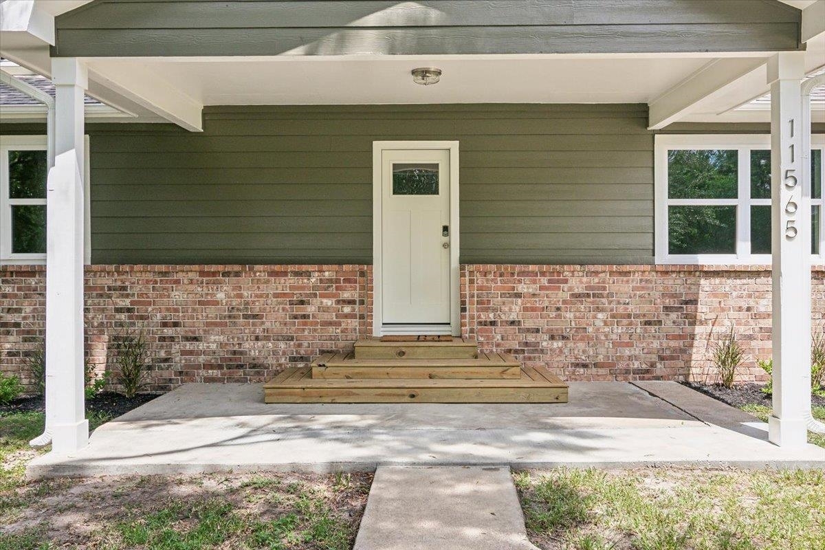 Property Photo:  11565 Greenway Dr  TX 77705-8909 