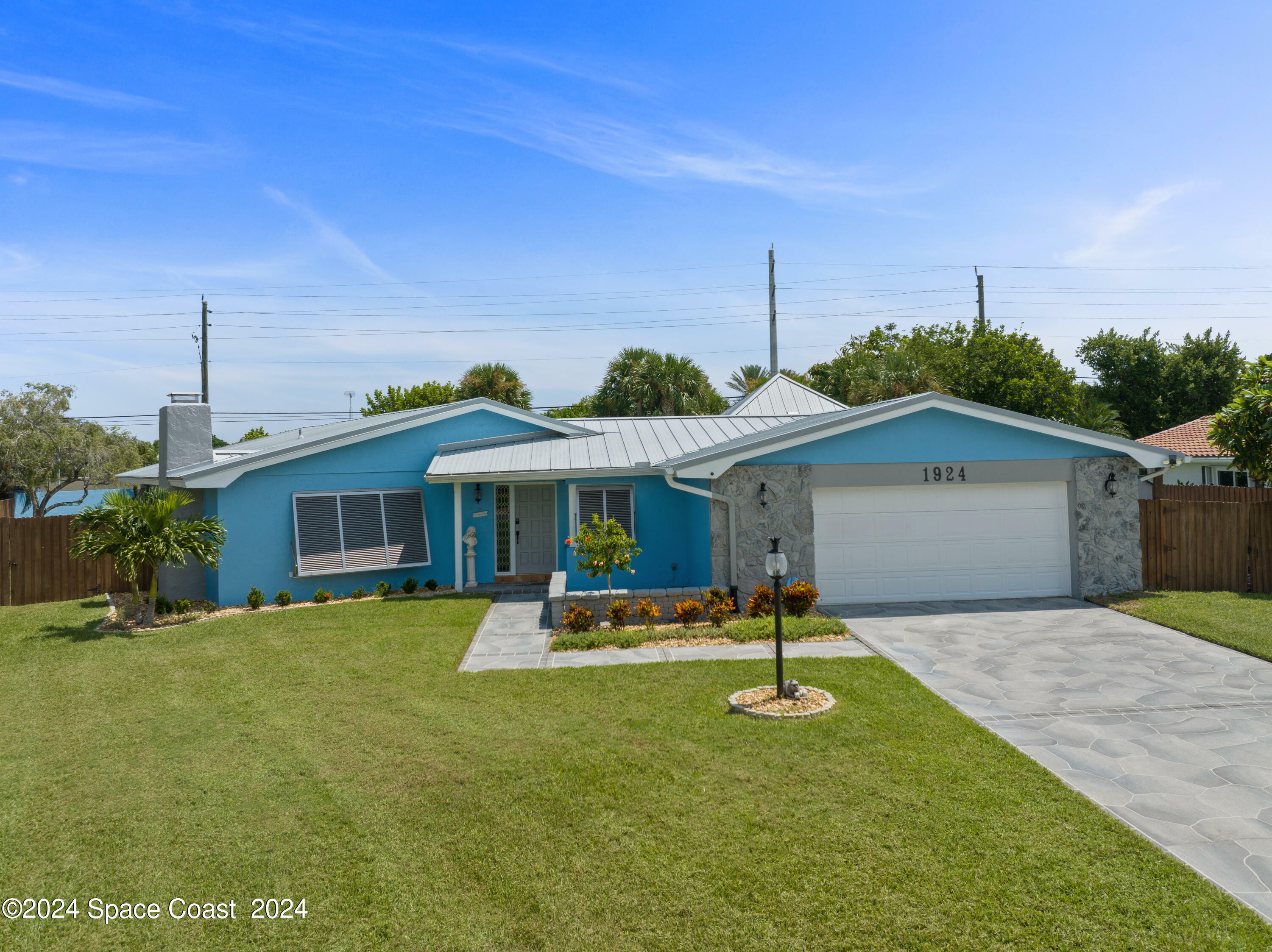 Property Photo:  1924 Shore View Drive  FL 32903 