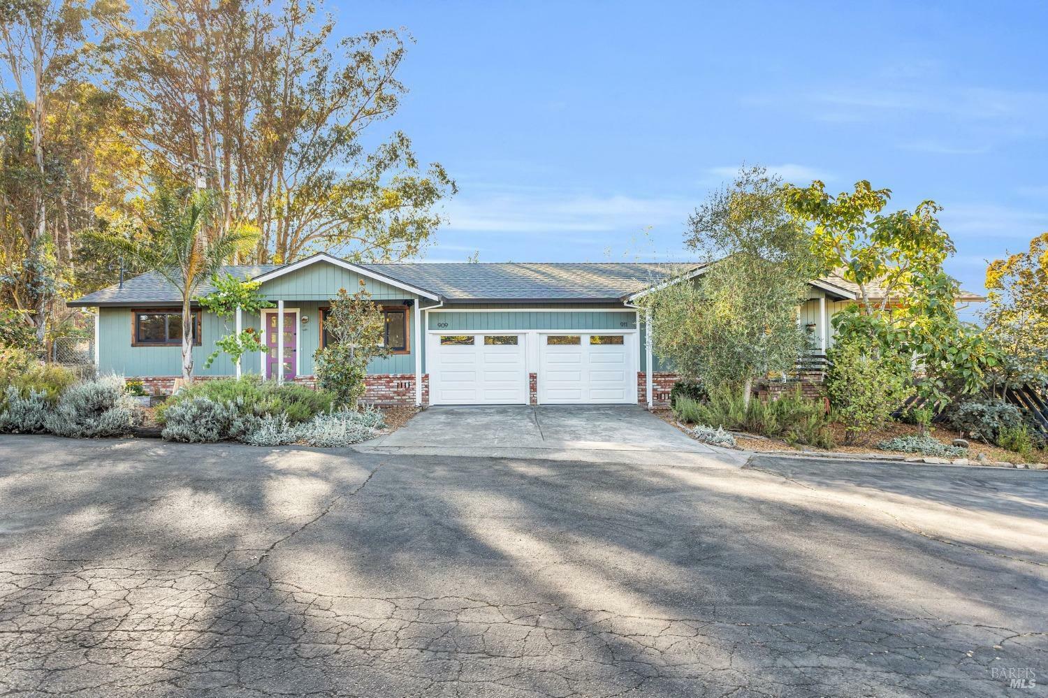 Property Photo:  909 911 W Sierra Avenue  CA 94931 