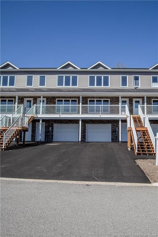 4 Rockingstone Drive — photo 1