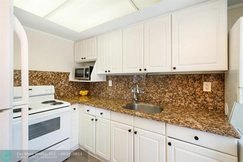 Property Photo:  1500 SE 15th St 211  FL 33316 