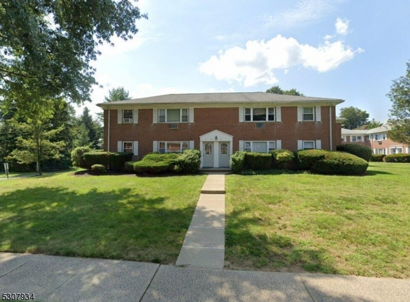 Property Photo:  3 Manchester Ct 3  NJ 07470 