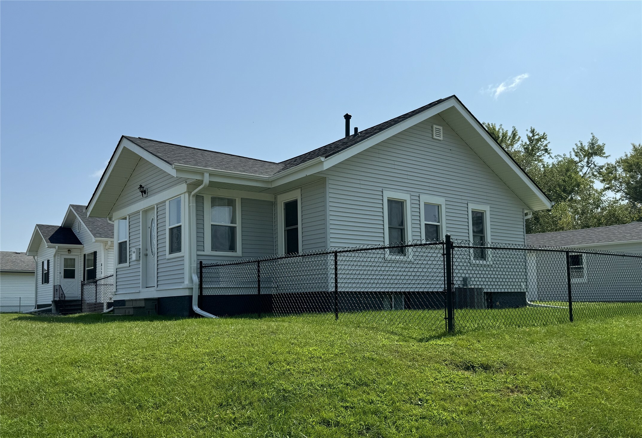 Property Photo:  815 N 7th Avenue W  IA 50208 