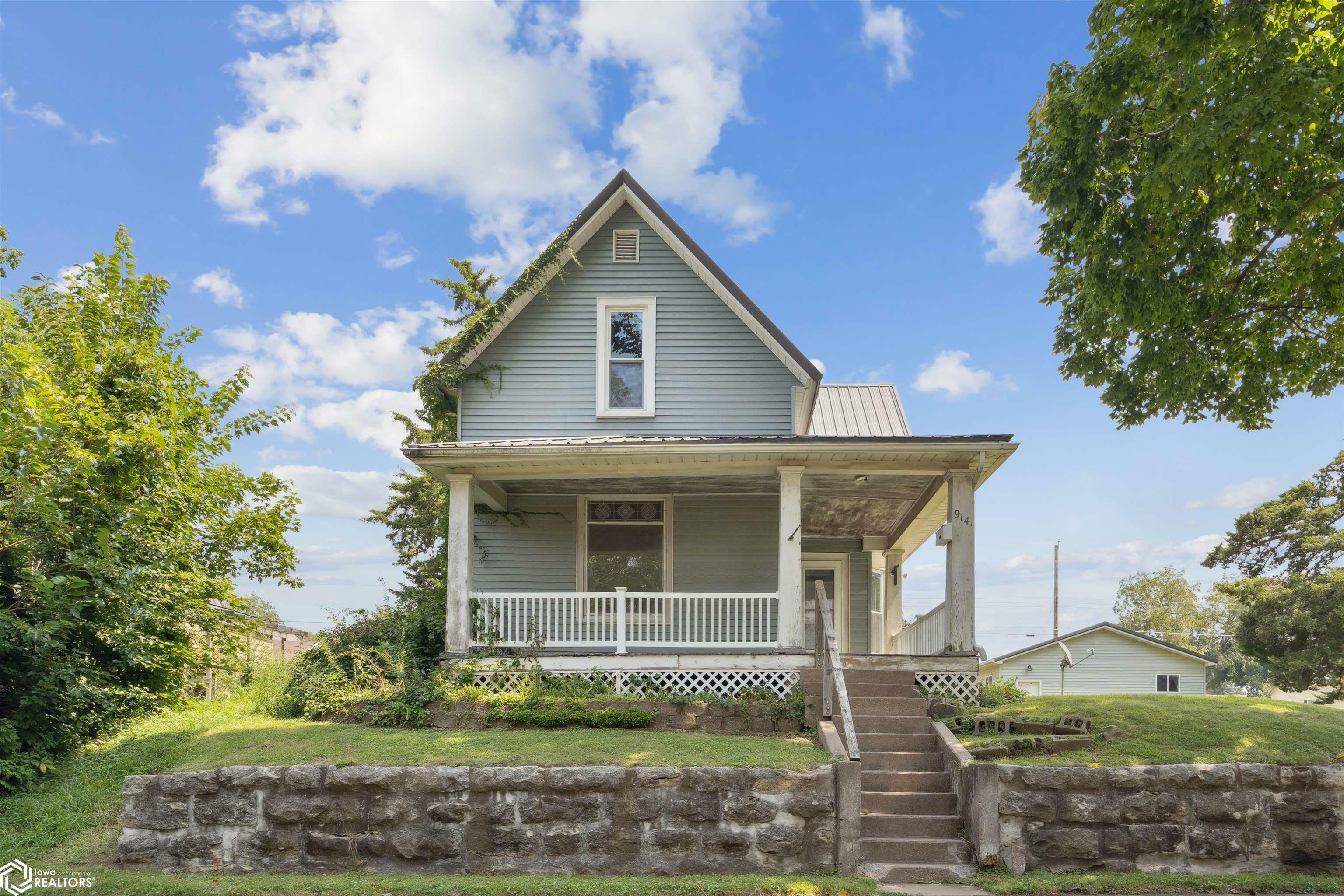 Property Photo:  914 S 13th Street  IA 52601 