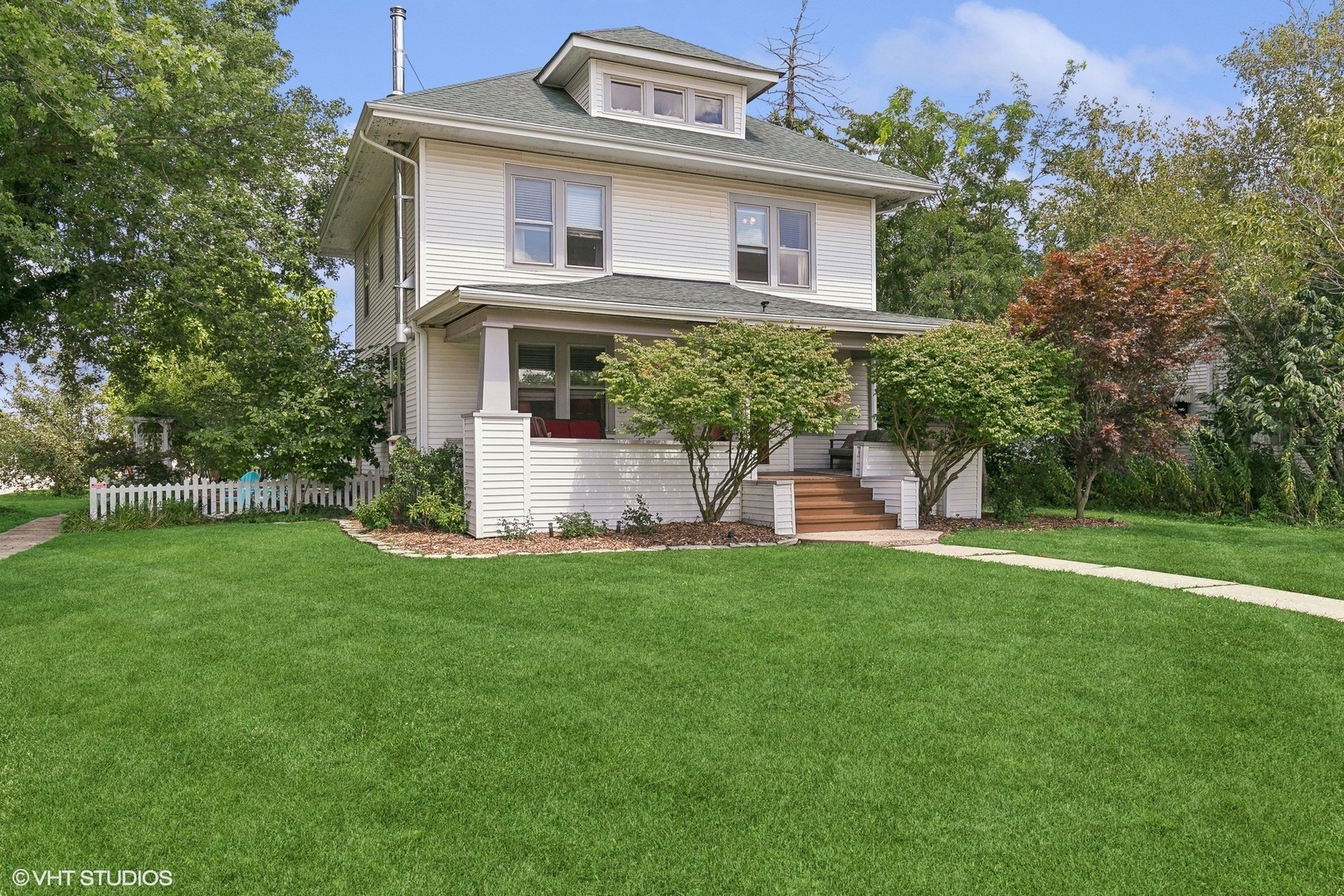 Property Photo:  301 E Corning Avenue  IL 60468 