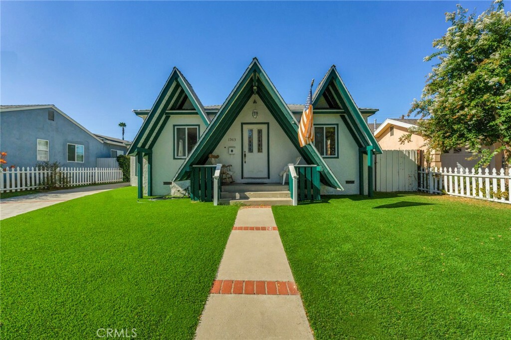 Property Photo:  17413 Tiara Street  CA 91316 