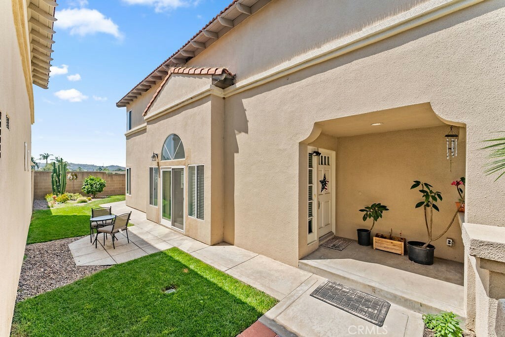 Property Photo: 2140 W Toledo Place CA 90631