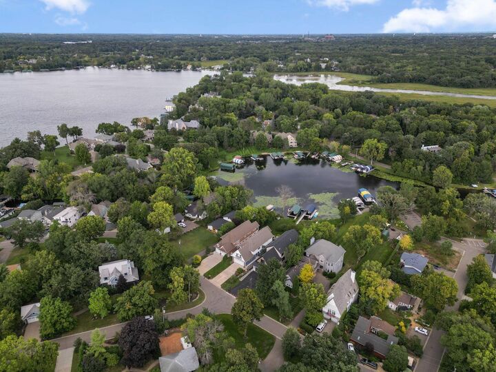 Property Photo:  3061 Lake Shore Boulevard  MN 55391