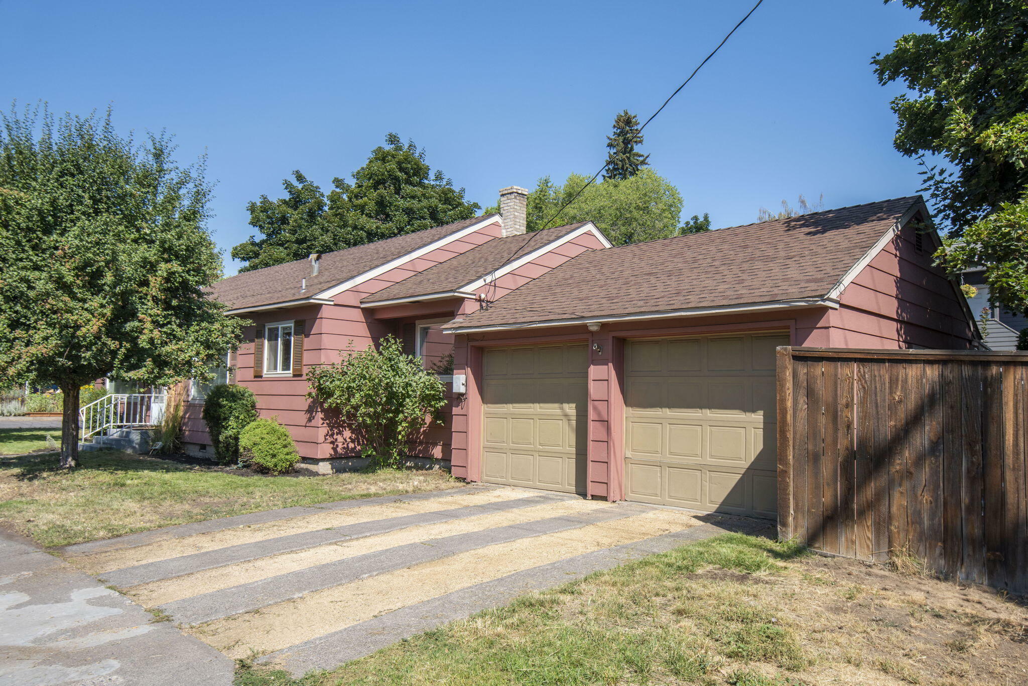 Property Photo:  338 NW Portland Avenue  OR 97703 