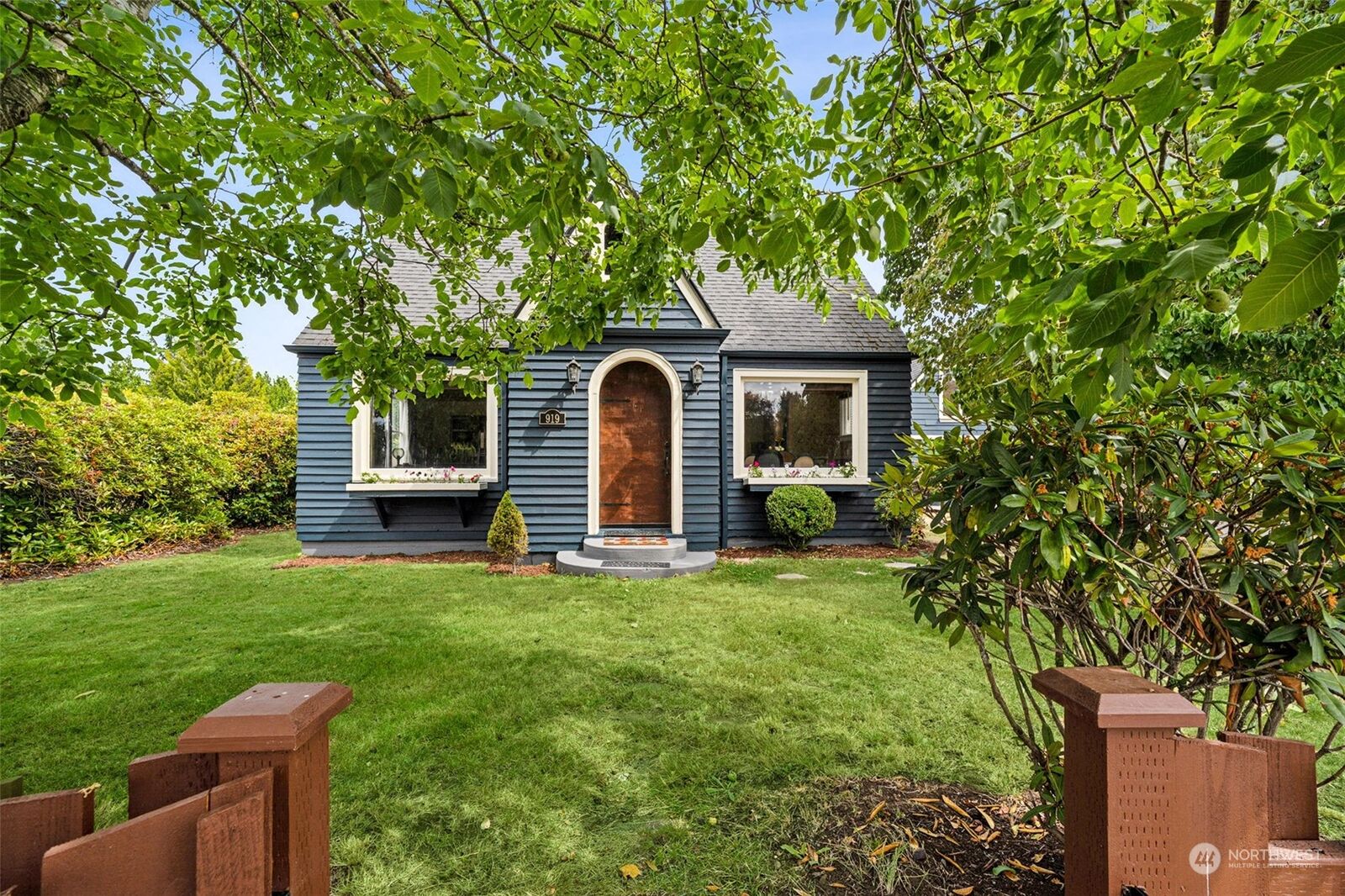 Property Photo:  919 21st Street SE  WA 98372 