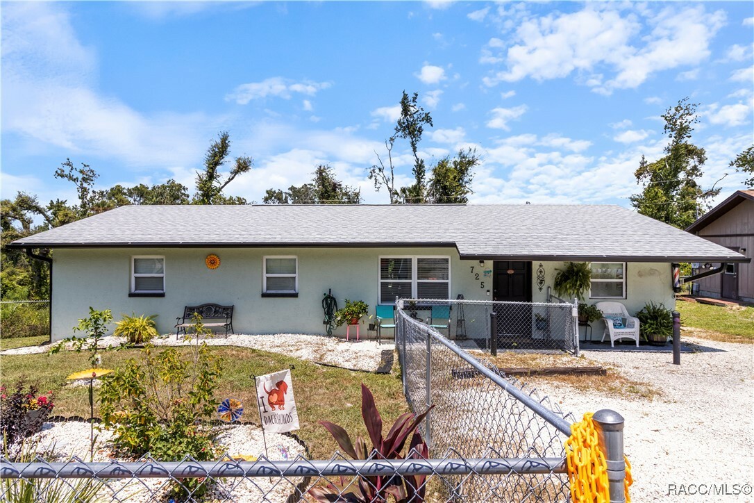 Property Photo:  725 SE 9th Circle N  FL 34429 