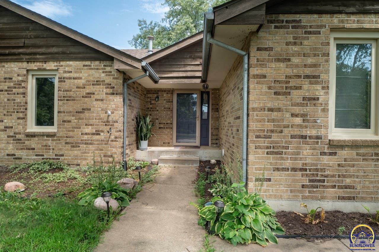 Property Photo:  3828 SW 39th Ter  KS 66610 