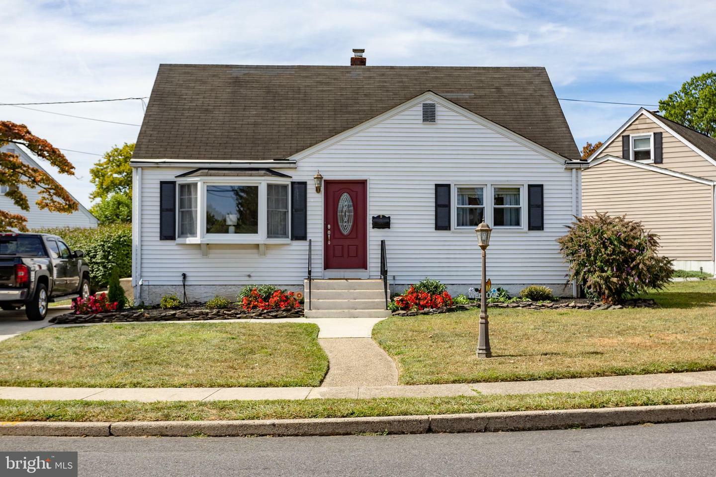 Property Photo:  9 Kenwood Terrace  NJ 08610 