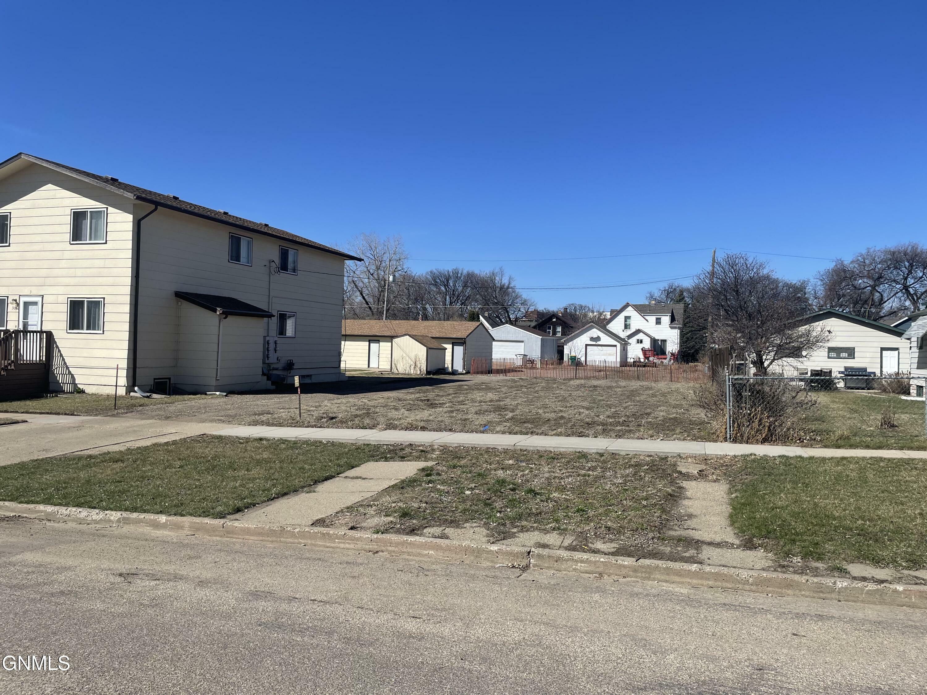 Property Photo:  308 N 13th Street  ND 58501 