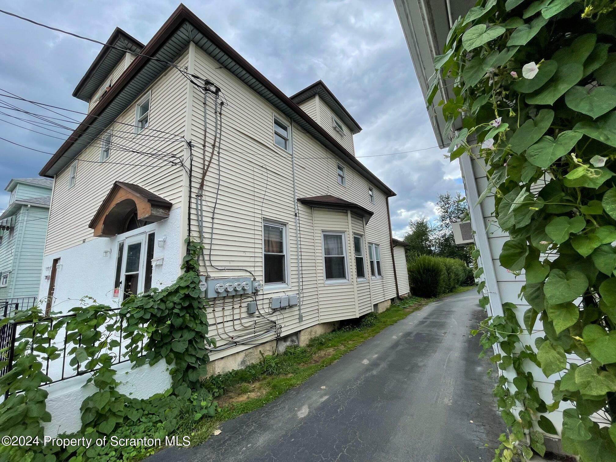 Property Photo:  502 Oak Street  PA 18518 