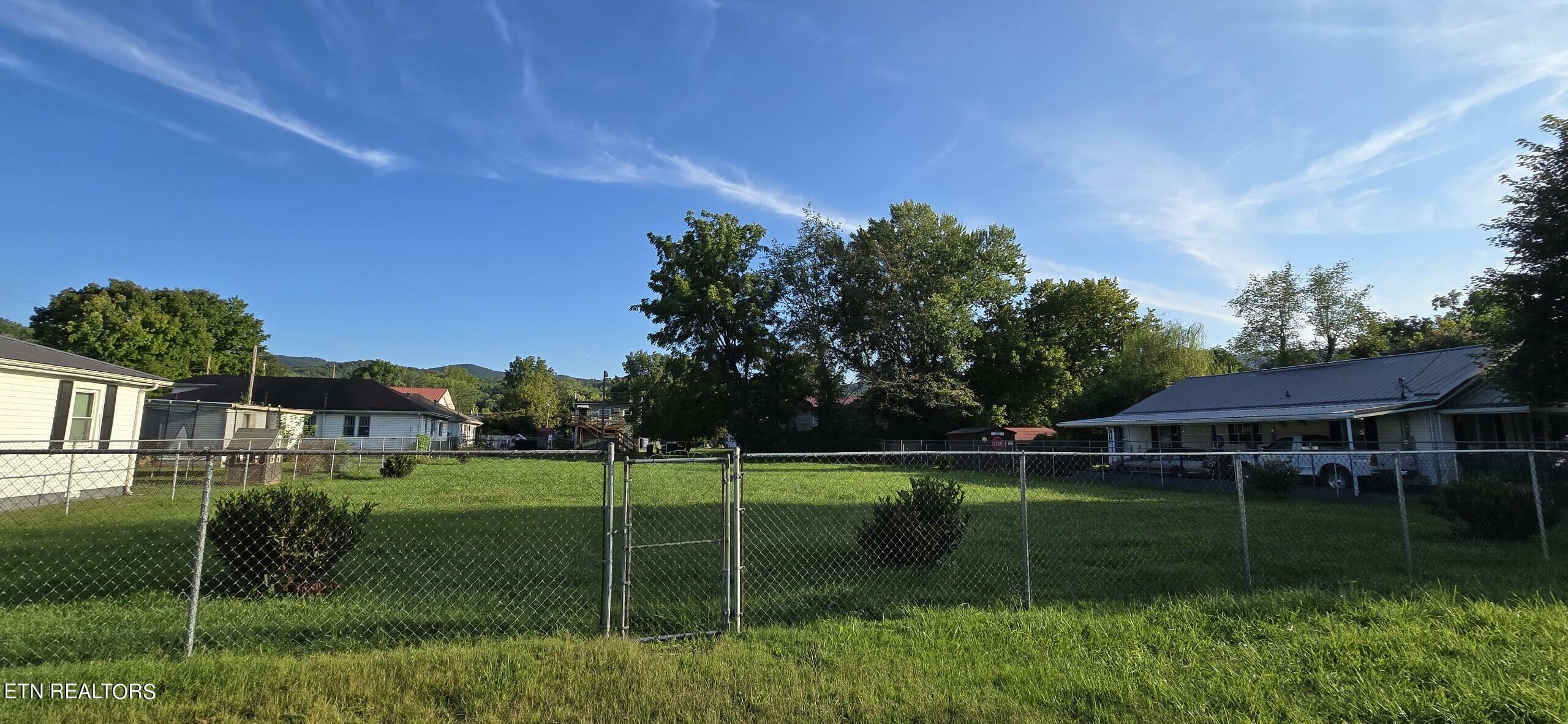 Property Photo:  403 Winchester Ave  KY 40965 