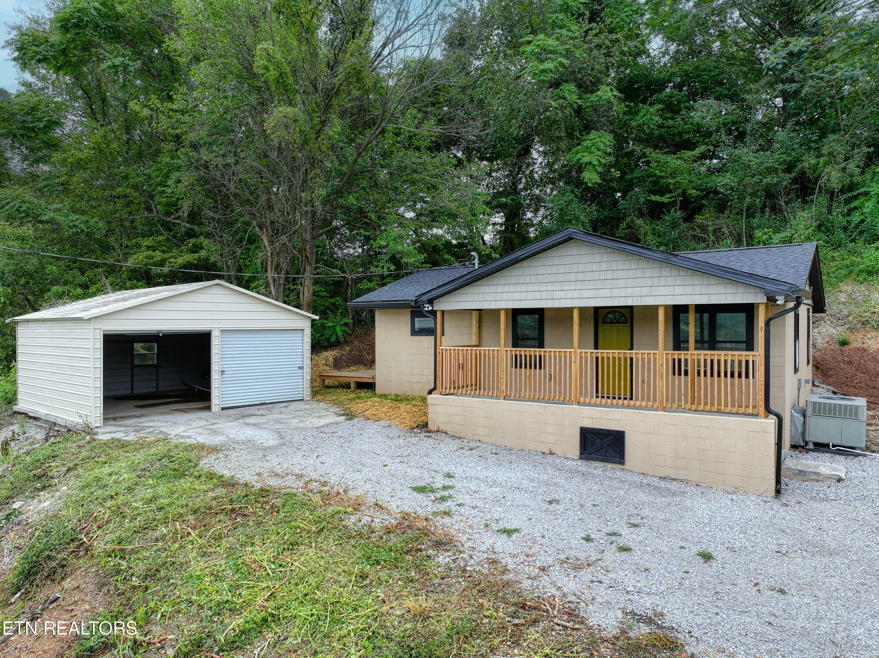 Property Photo:  195 Island Ford Rd  TN 37757 