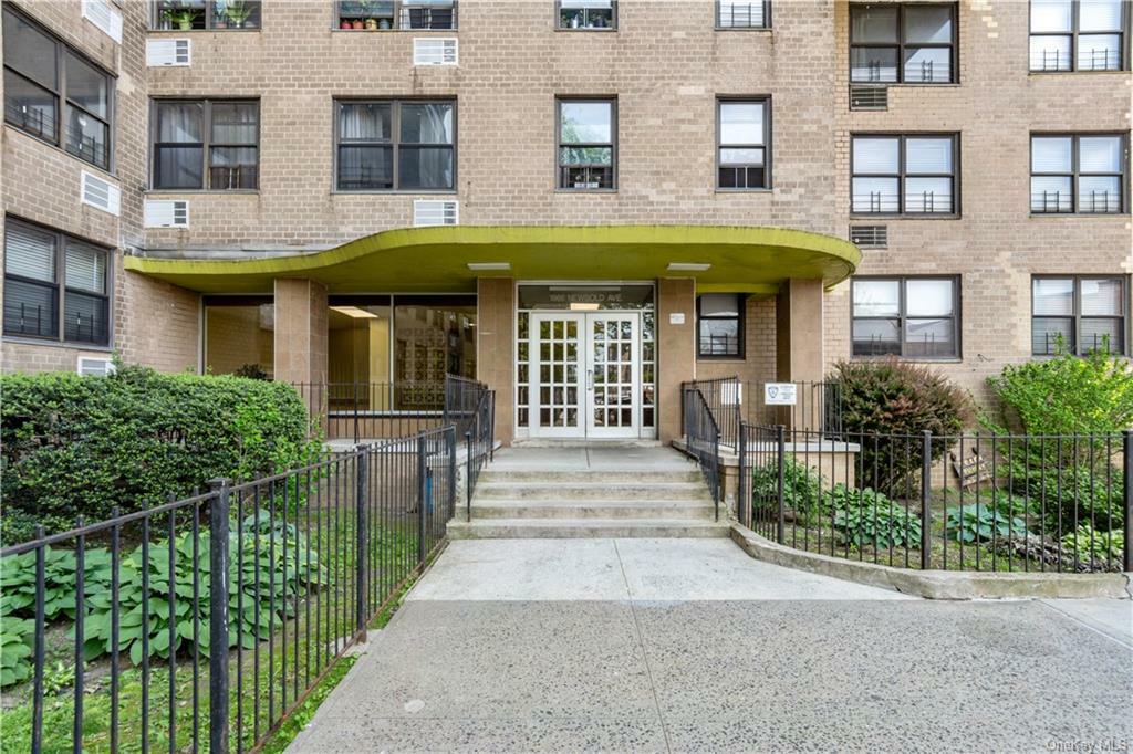 Property Photo:  1966 Newbold Avenue 605  NY 10472 