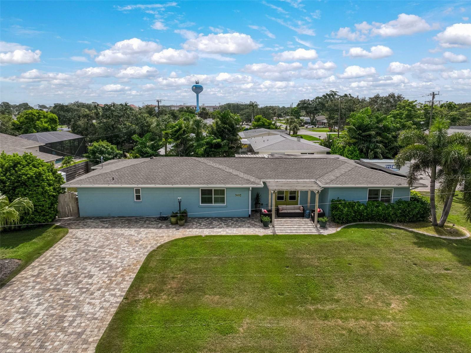 Property Photo:  1099 Nokomis Avenue S  FL 34285 