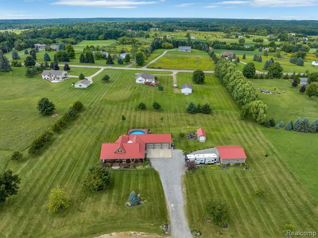 Property Photo:  4000 Skinner Lake Road  MI 48446 9024 