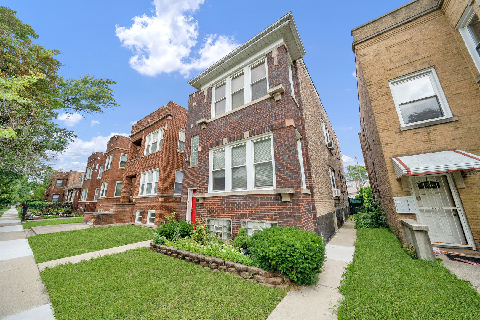 Property Photo:  6419 S Maplewood Avenue  IL 60629 