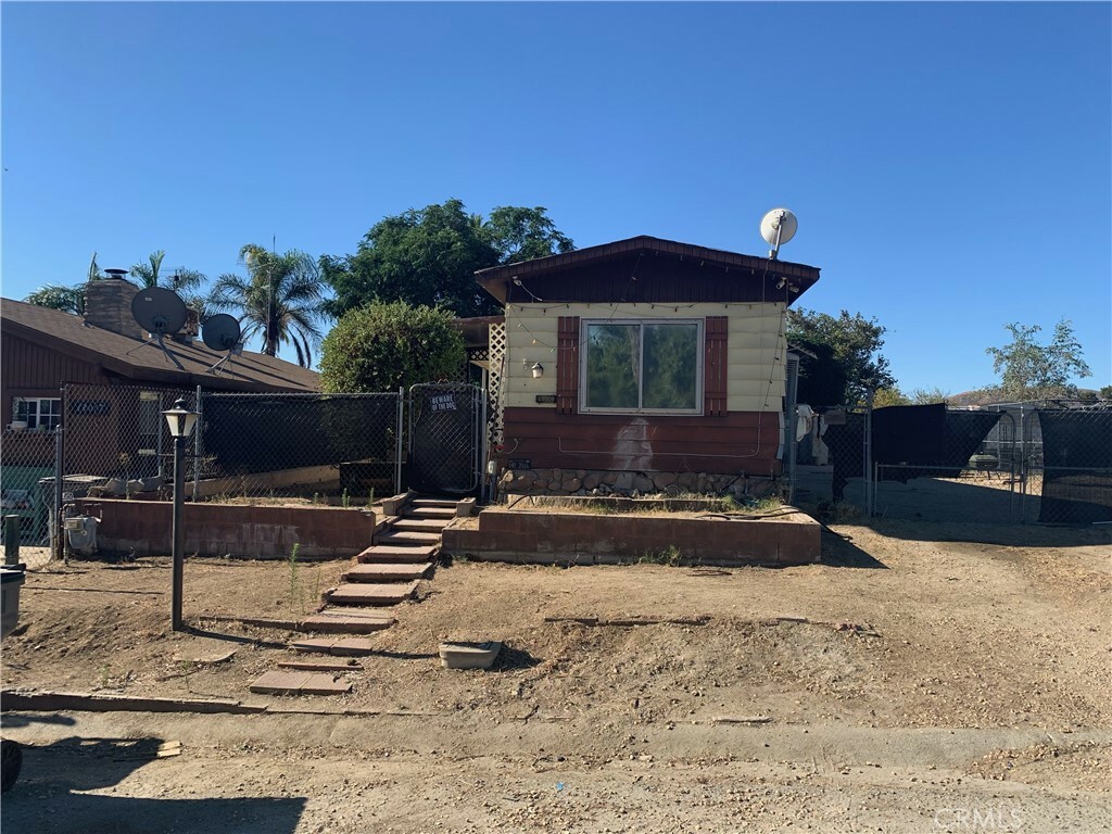 Property Photo:  17009 Esperanza Drive  CA 92570 