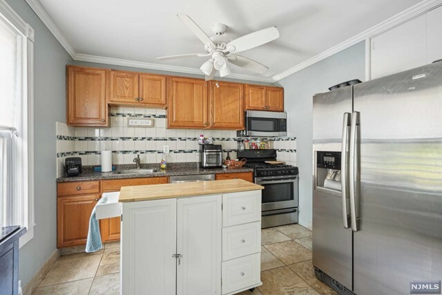 Property Photo:  84 Oak Street  NJ 07450 