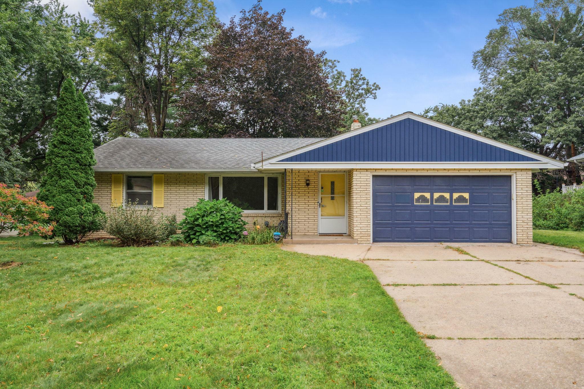 Property Photo:  1527 English Street  MN 55106 