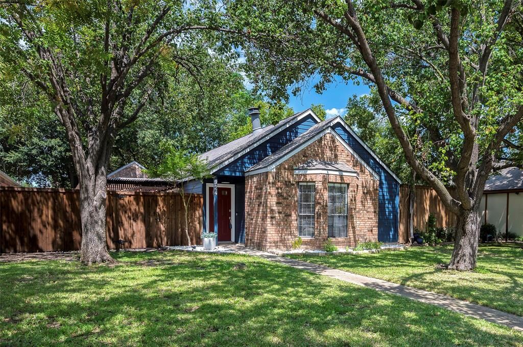 Property Photo:  924 Sugarberry Drive  TX 75019 