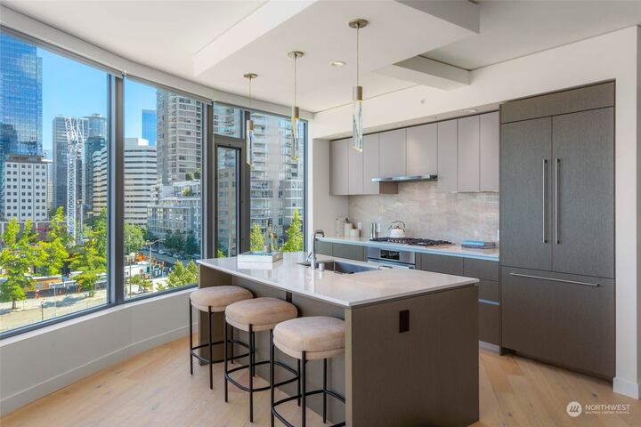 Property Photo: 2510 6th Avenue 502 WA 98121