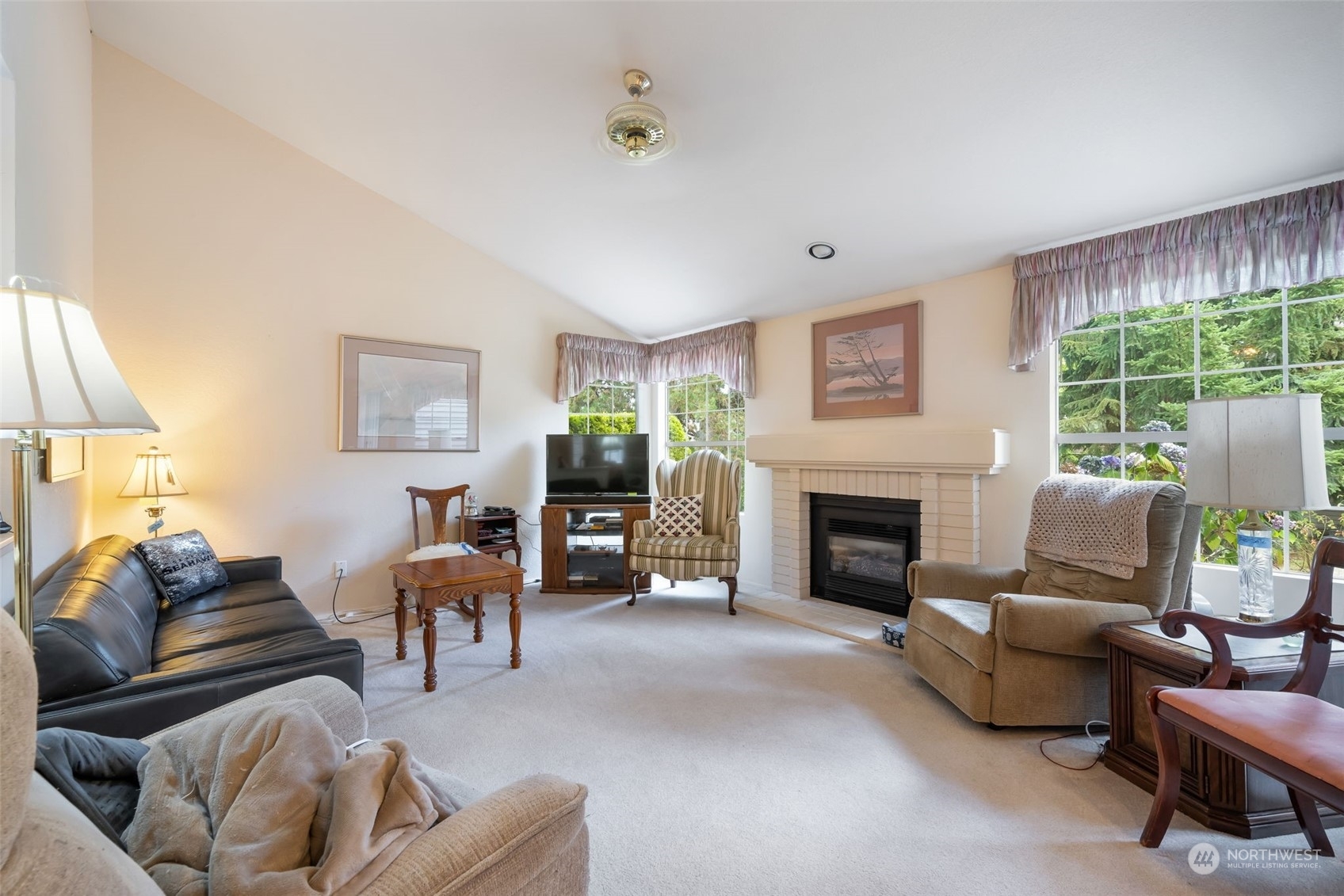 Property Photo: 11412 SE 66th Street WA 98006