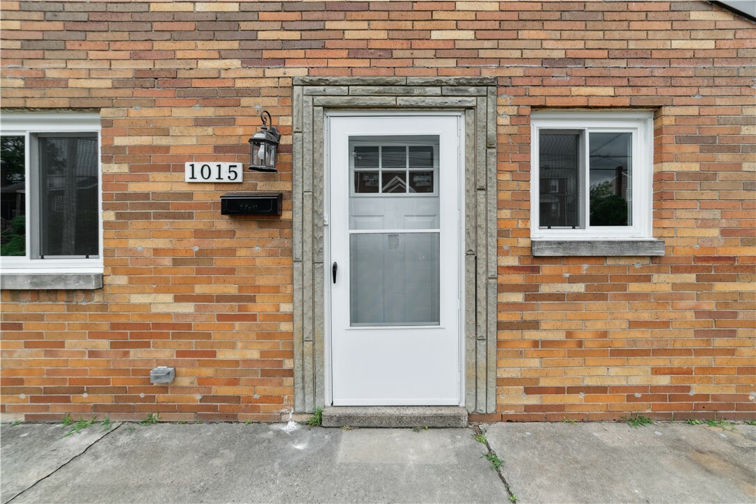 Property Photo:  1015 Pleasant Ave  PA 15133 