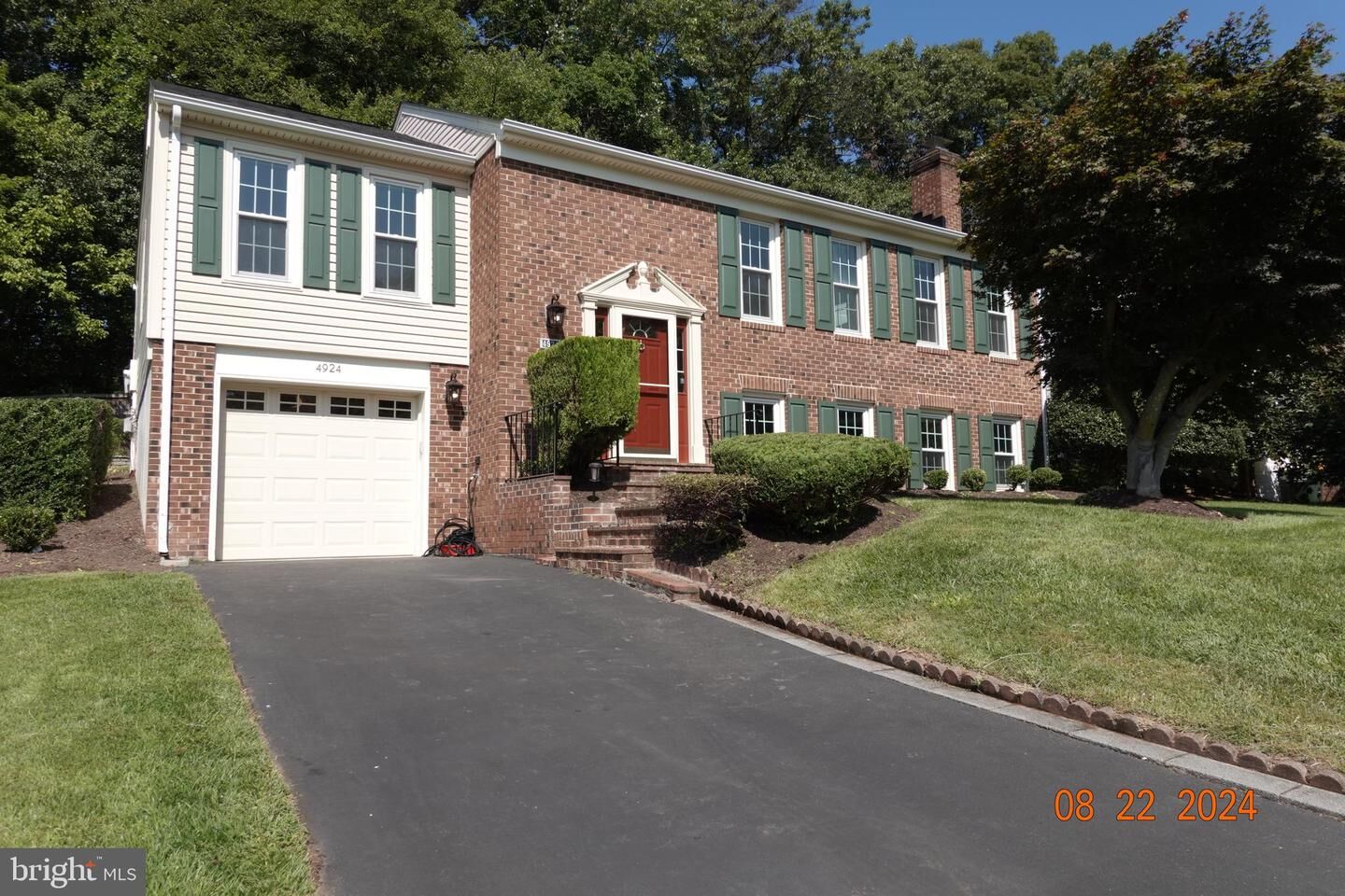 Property Photo:  4924 King Solomon Drive  VA 22003 