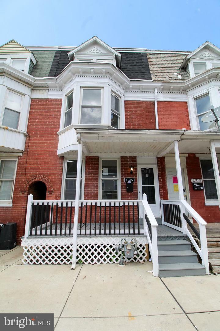 Property Photo:  1015 W Poplar Street  PA 17404 