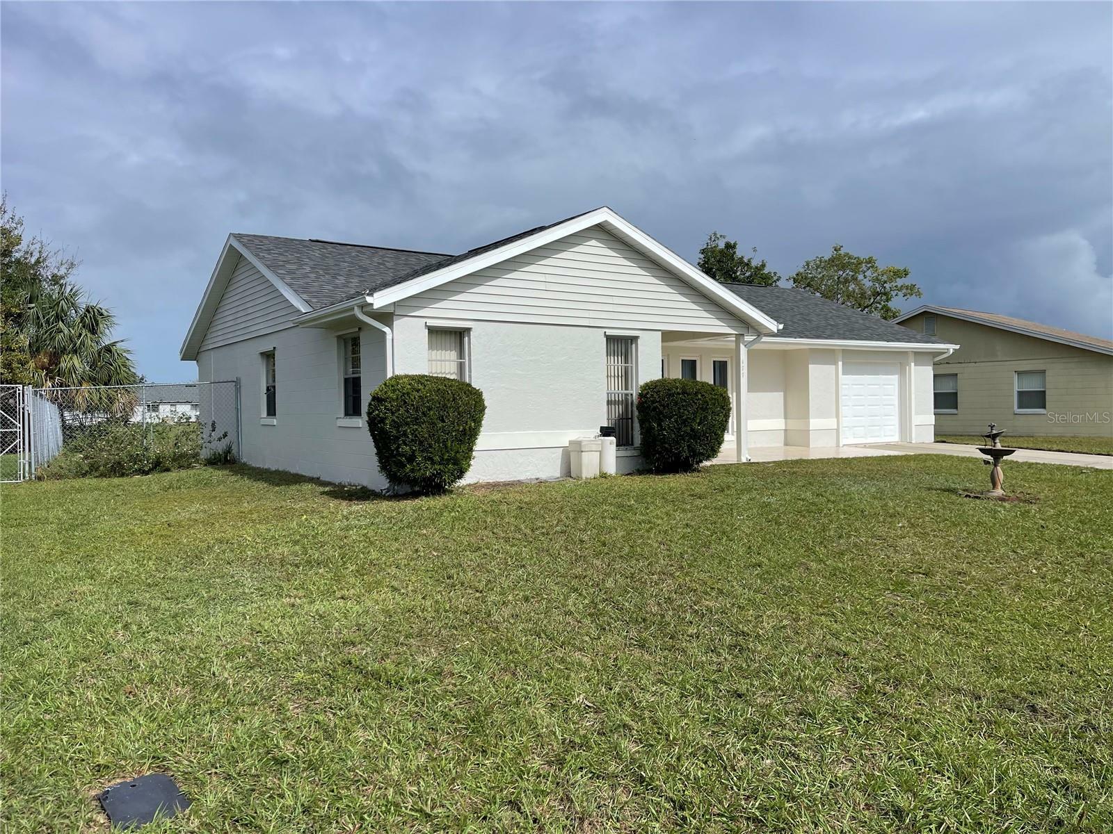 Property Photo:  177 E Cedarwood Circle  FL 34743 