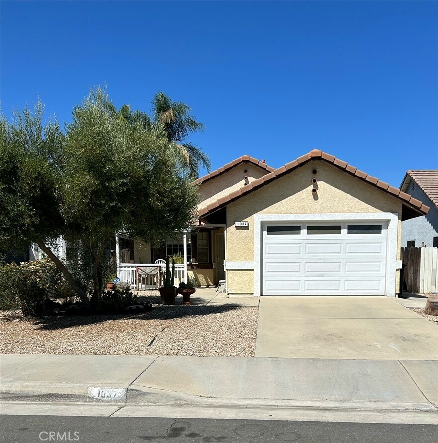 Property Photo:  1037 Ivy Street  CA 92545 