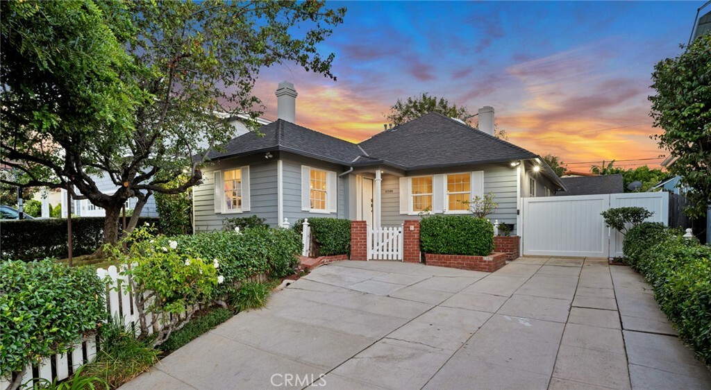 10588 Cushdon Avenue  Los Angeles CA 90064 photo