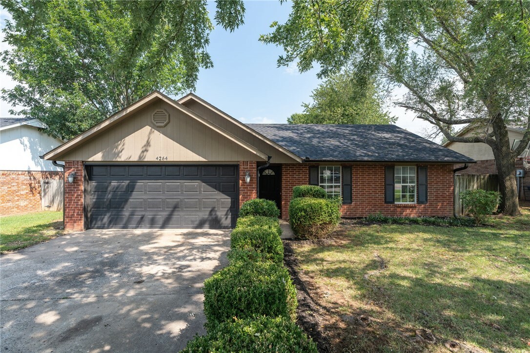 Property Photo:  4264 W Patrick Street  AR 72704 